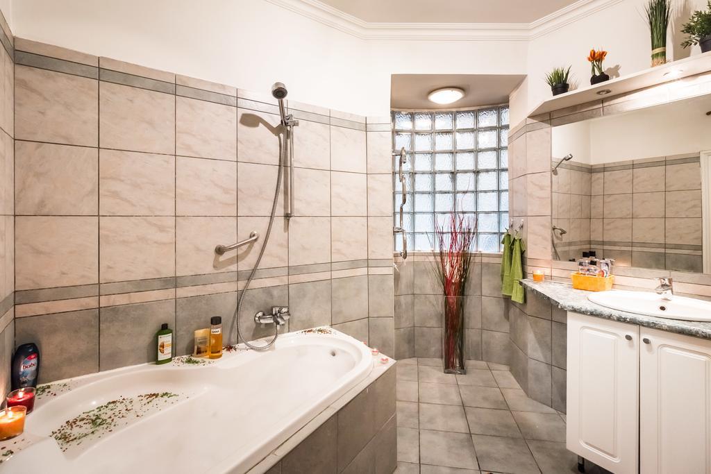 Dr. House Apartment Budapeszt Zewnętrze zdjęcie